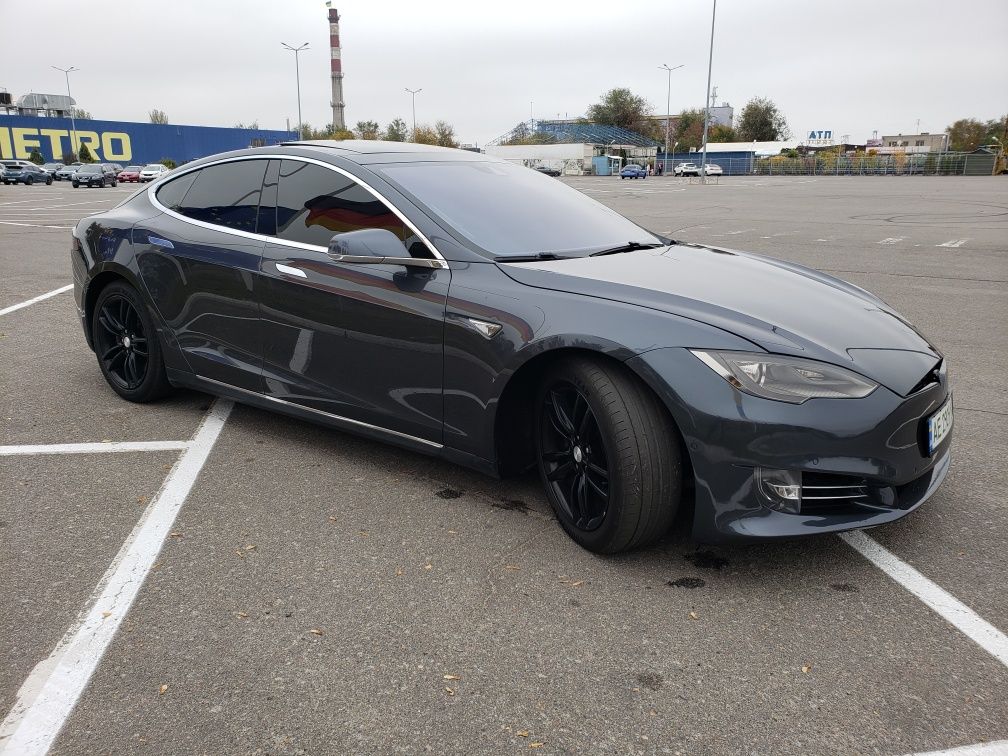 Tesla Model S 2015 85D ідеал