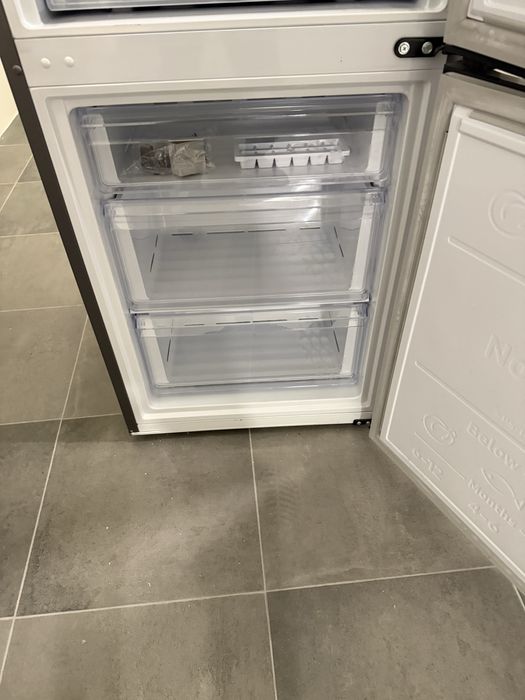 Frigorífico Combinado Samsung RB36T672CS9 (No Frost 1.94m 365L Inox)