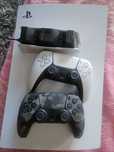 Playstation 5 com 2 comandos