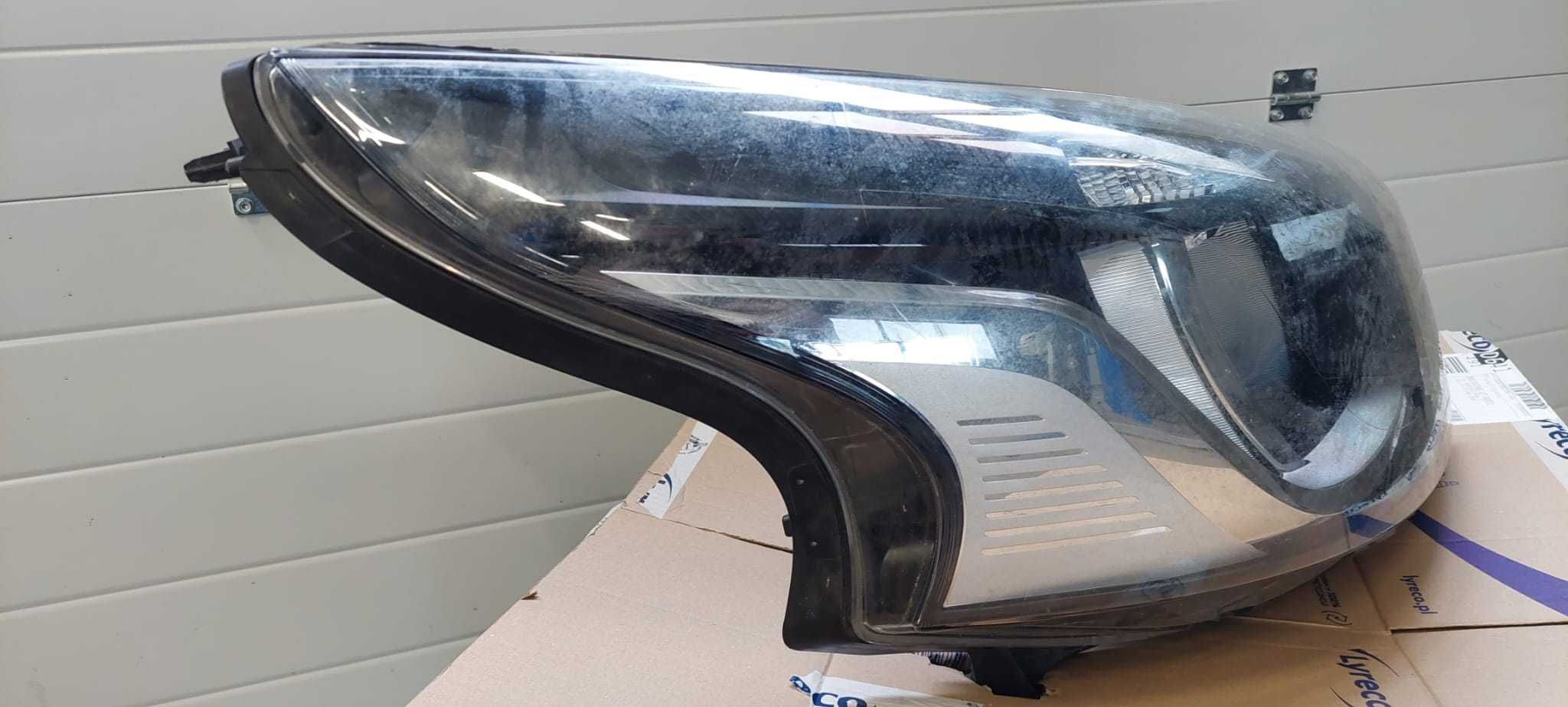 Lampa przód prawa Renault Trafic III 3 14-