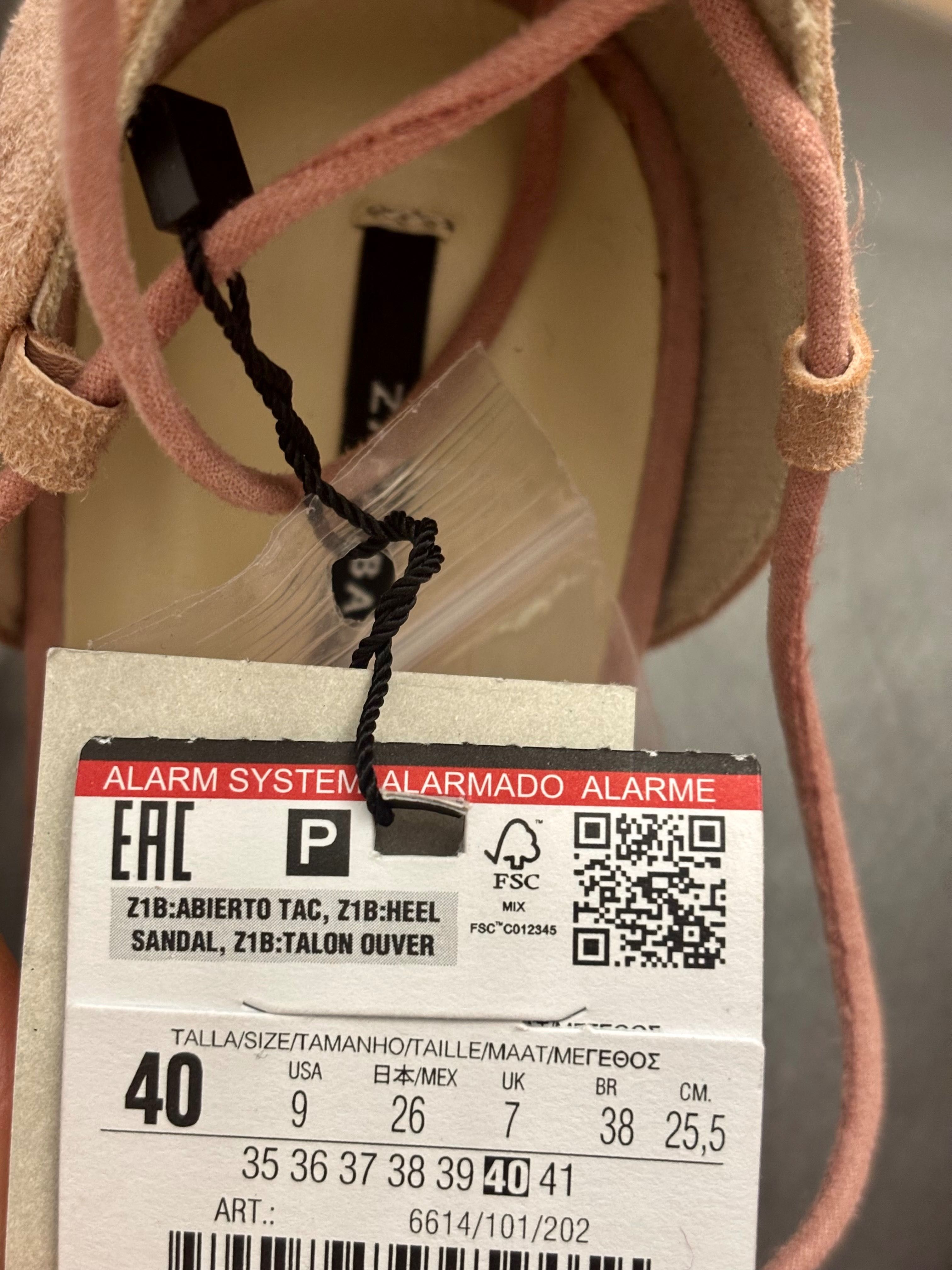 ZARA skóra,  Sandały na obcasie z pomponami skórzane 6614