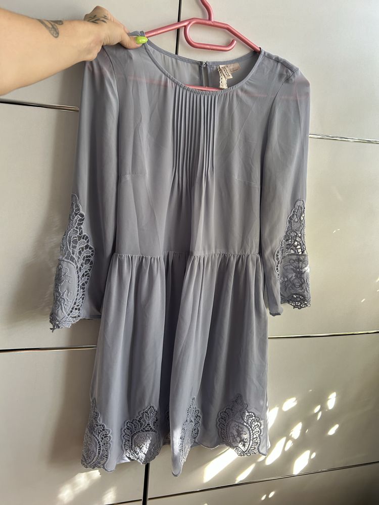 Niebieska sukienka h&m 34 gołębia haft