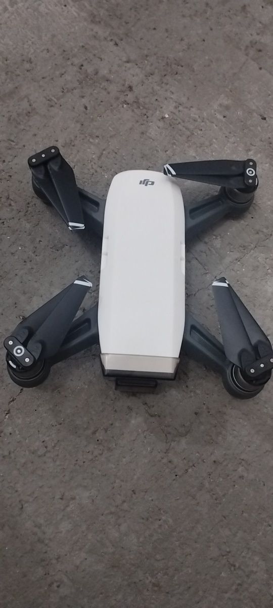 DJI SPARK Fly combo mas só 1 bateria, ler anúncio.