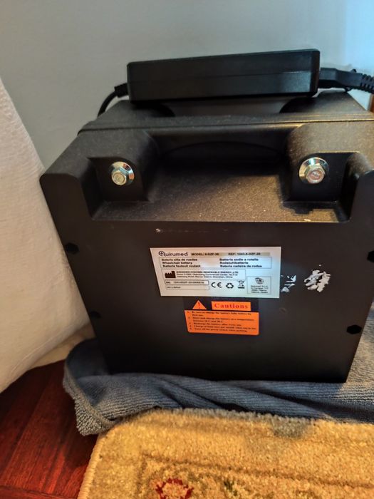 Cadeira de rodas elétrica praticamente nova , bateria a 100%