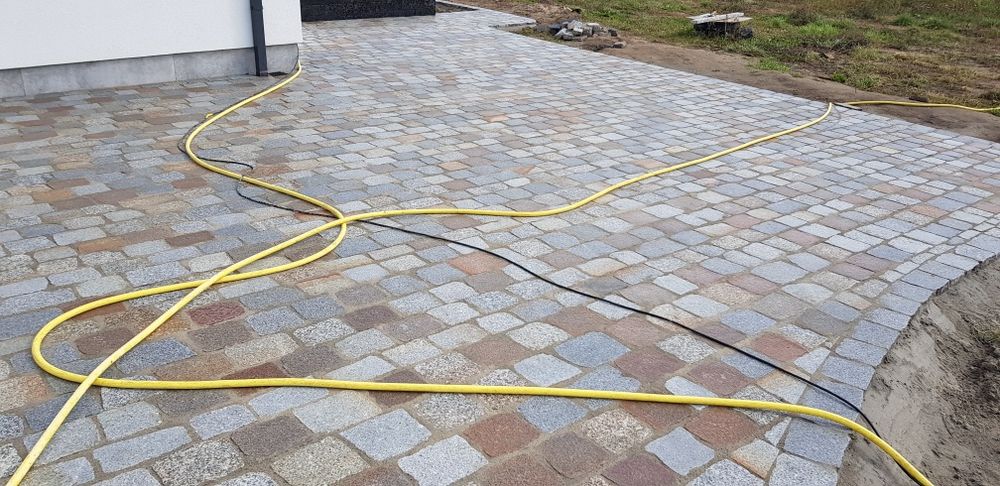 Kostka granitowa cięta płomieniowana starobruk brukowiec kamień polny