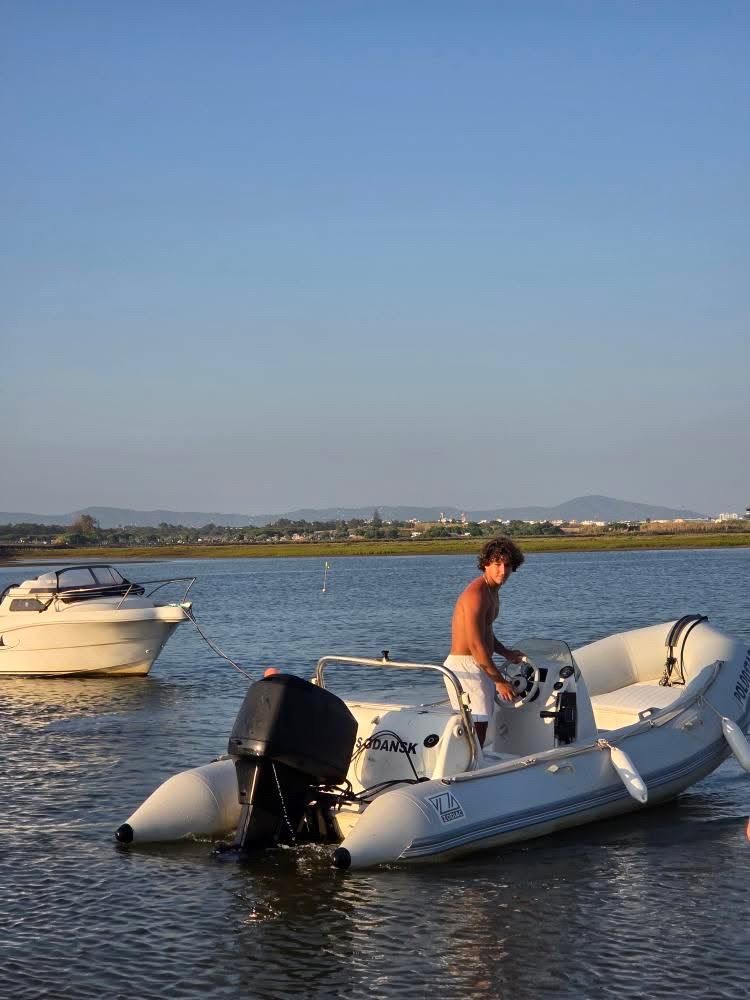 ⸻  Zodiac Semi-Rígido com Motor Mercury 90cv 2T – Excelente estado