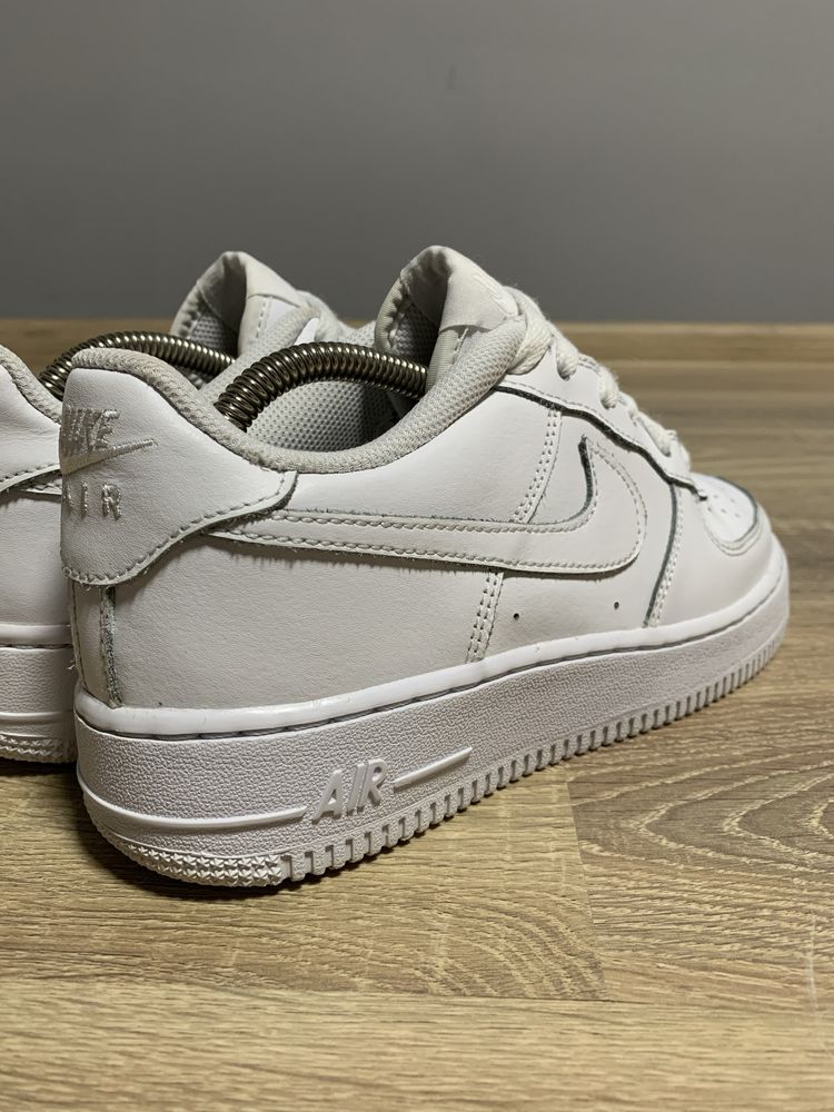 Жіночі кросівки Nike Air Force 1 Low GS Triple