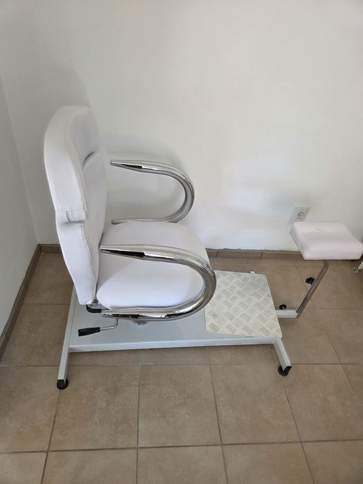 Fotel do pedicure – wygodny, stabilny, w dobrym stanie