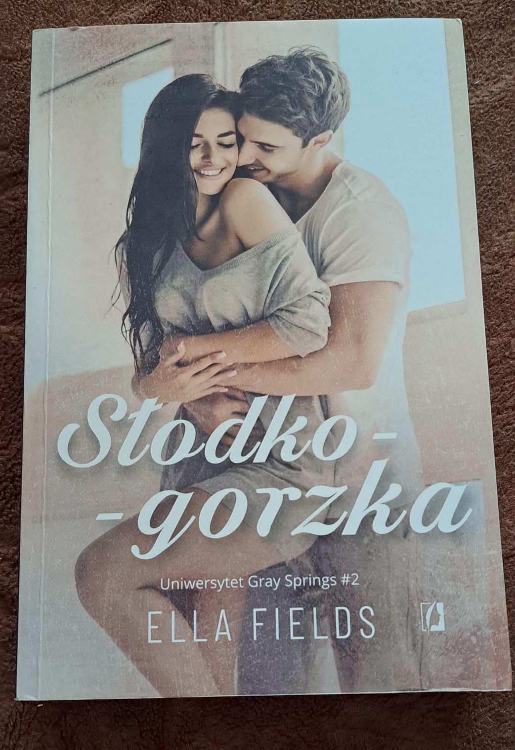 Zakazana i Slodko-gorzka Ella Fields Uniwersytet Gray Springs