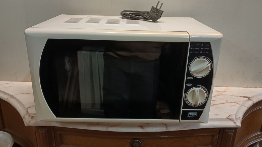 Microondas marca FIRLINE a funcionar perfeitamente, em perfeitas condi