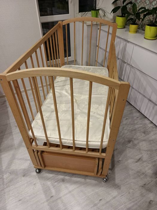 Продам дитяче ліжко 120*60 з маятником і шухлядою