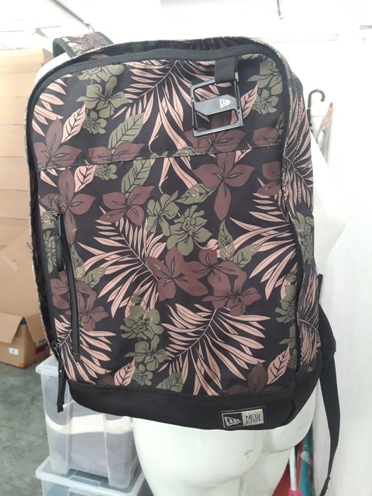 Mochila New Era bom estado