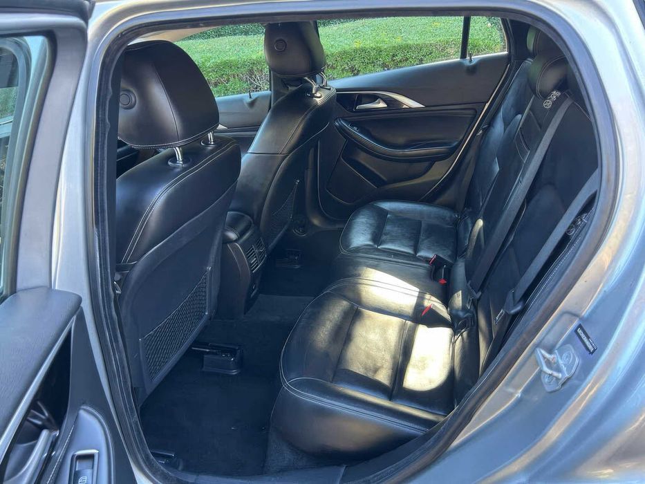 INFINITI QX30 Luxury      2017