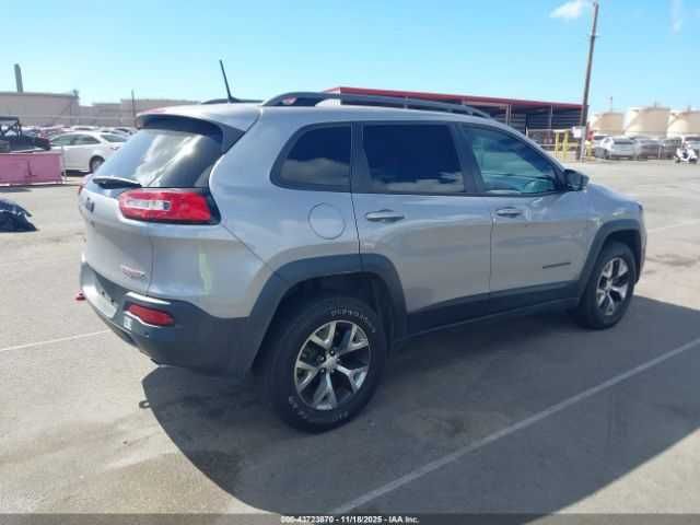 Jeep Cherokee Trailhawk 4X4 2018)