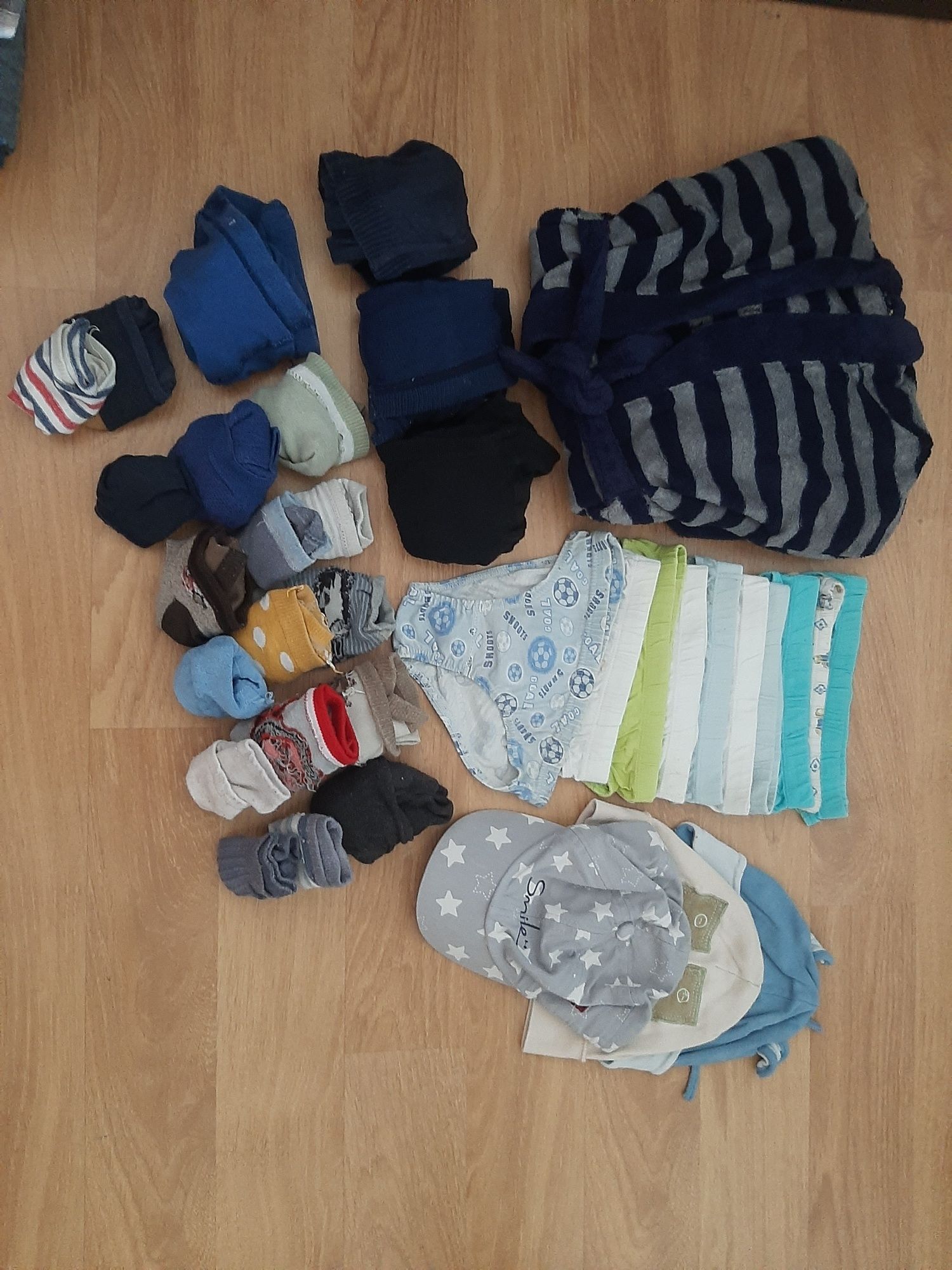 Lote de 60 peças de roupa menino 1ano