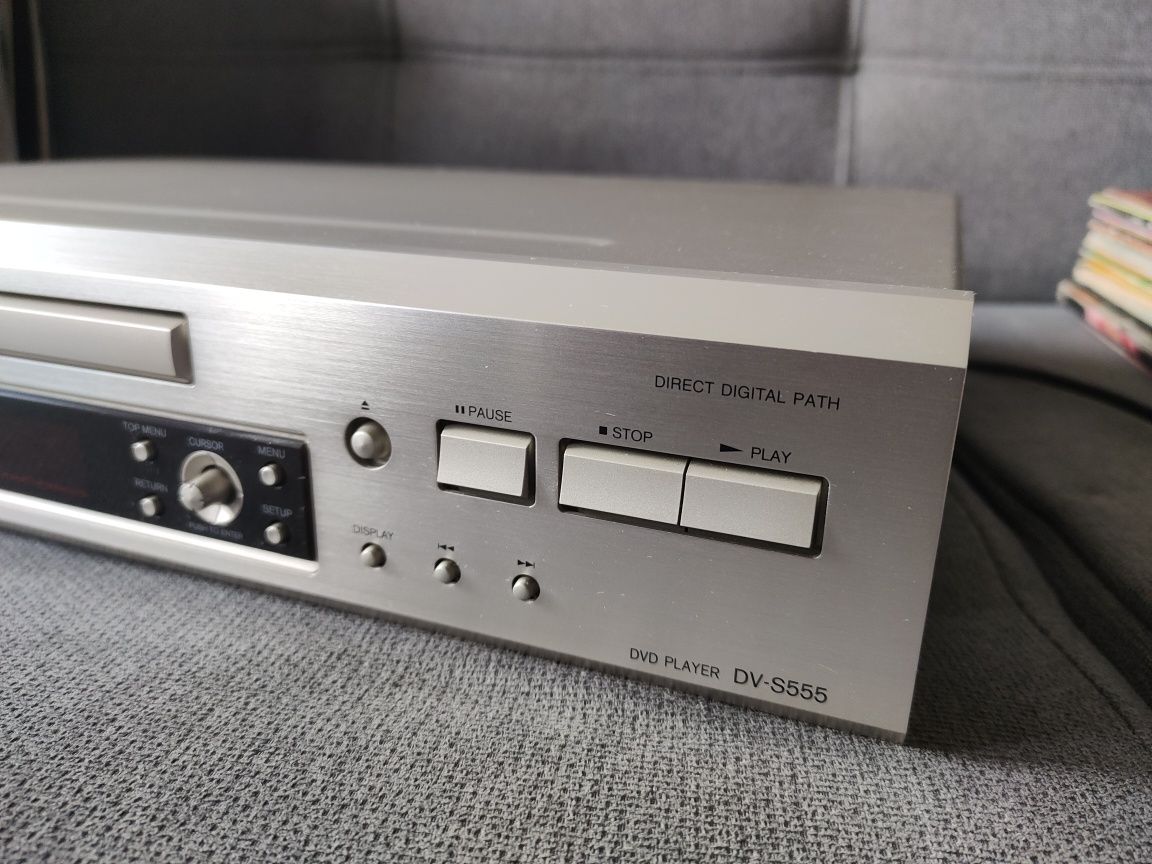 Odtwarzacz DVD Onkyo DS-555