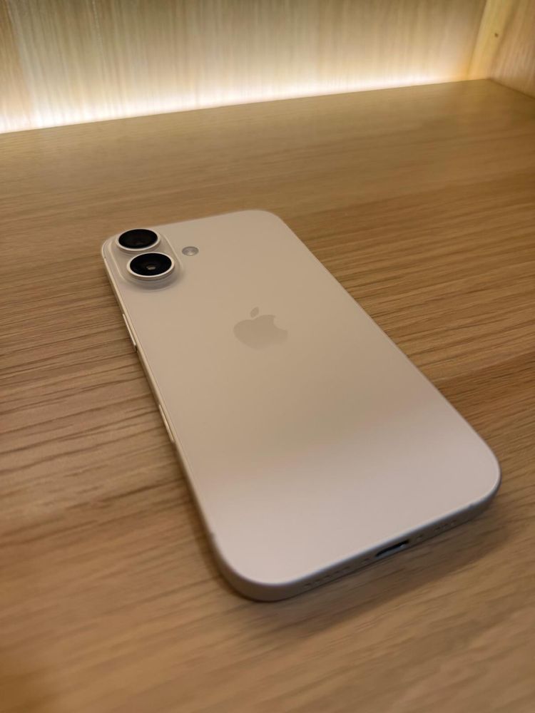 Iphone 16 128GB branco - Novo com garantia + 4 capas