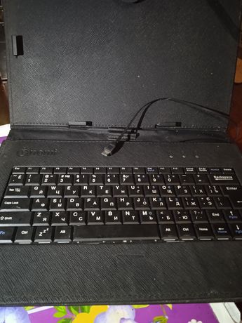 Чехол клавиатура на 10 Ти дюймовый планшет