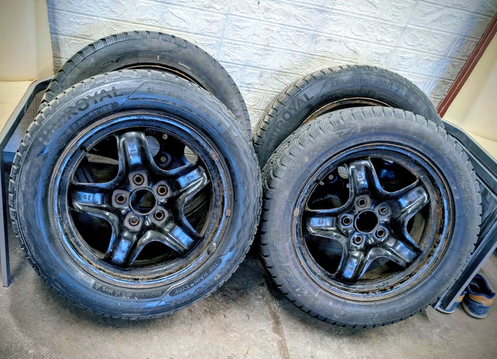 Sprzedam opony zimowe z felgami. Komplet 4 sztuki ,stan dobry, używany