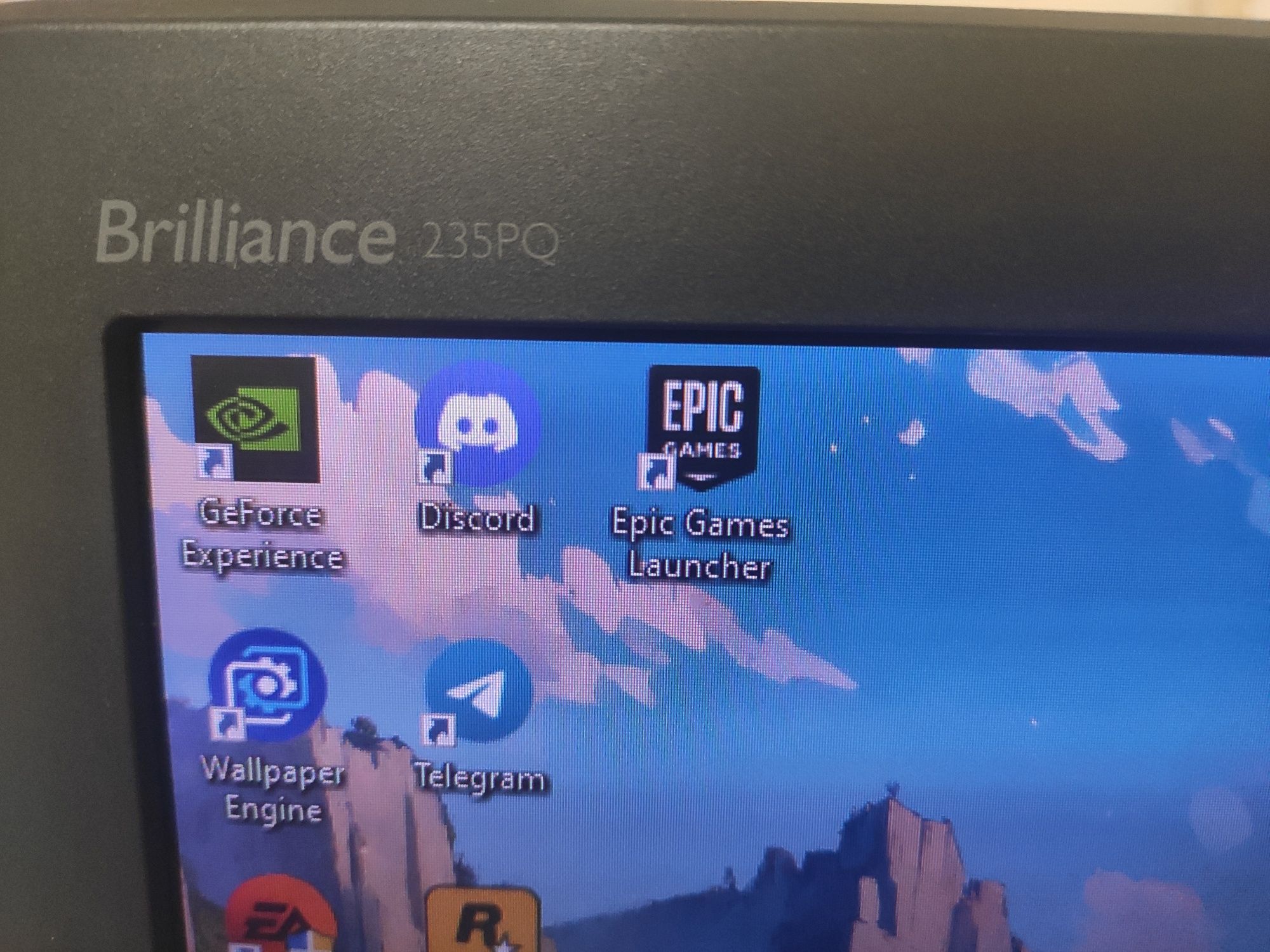 Монітор IPS Philips Brilliance 235PQ з проблемою