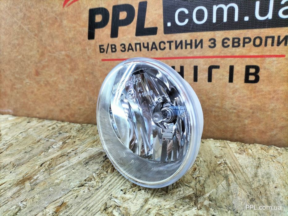 Toyota Yaris III 14-17 Auris II правая туманка фара противотуманная