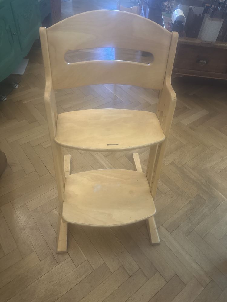 Drewniane krzesełko regulowane dla dziecka