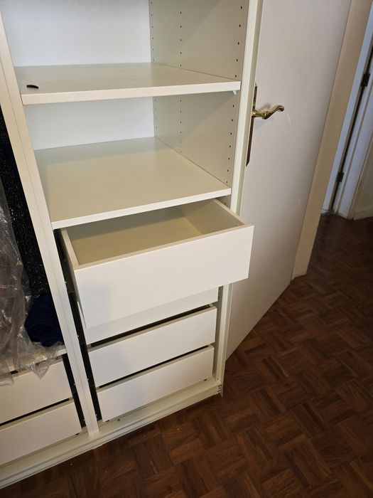 Prateleiras IKEA KOMPLEMENT para PAX – como novas