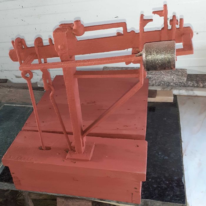 Balança Antiga em Madeira