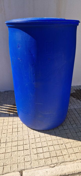 Bidão de plástico 200 litros em muito bom estado