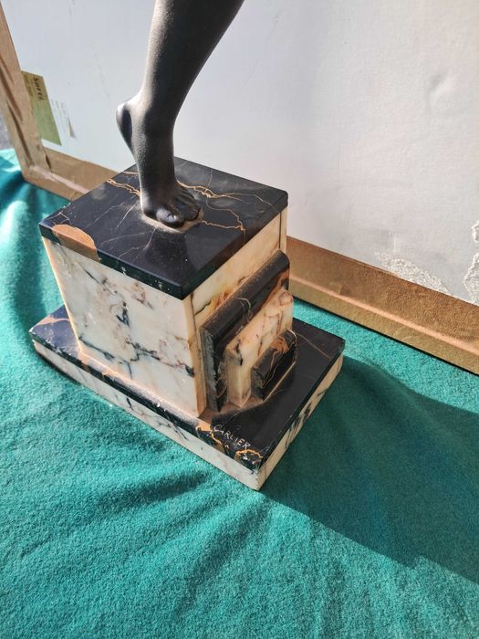 Escultura estilo arte deco