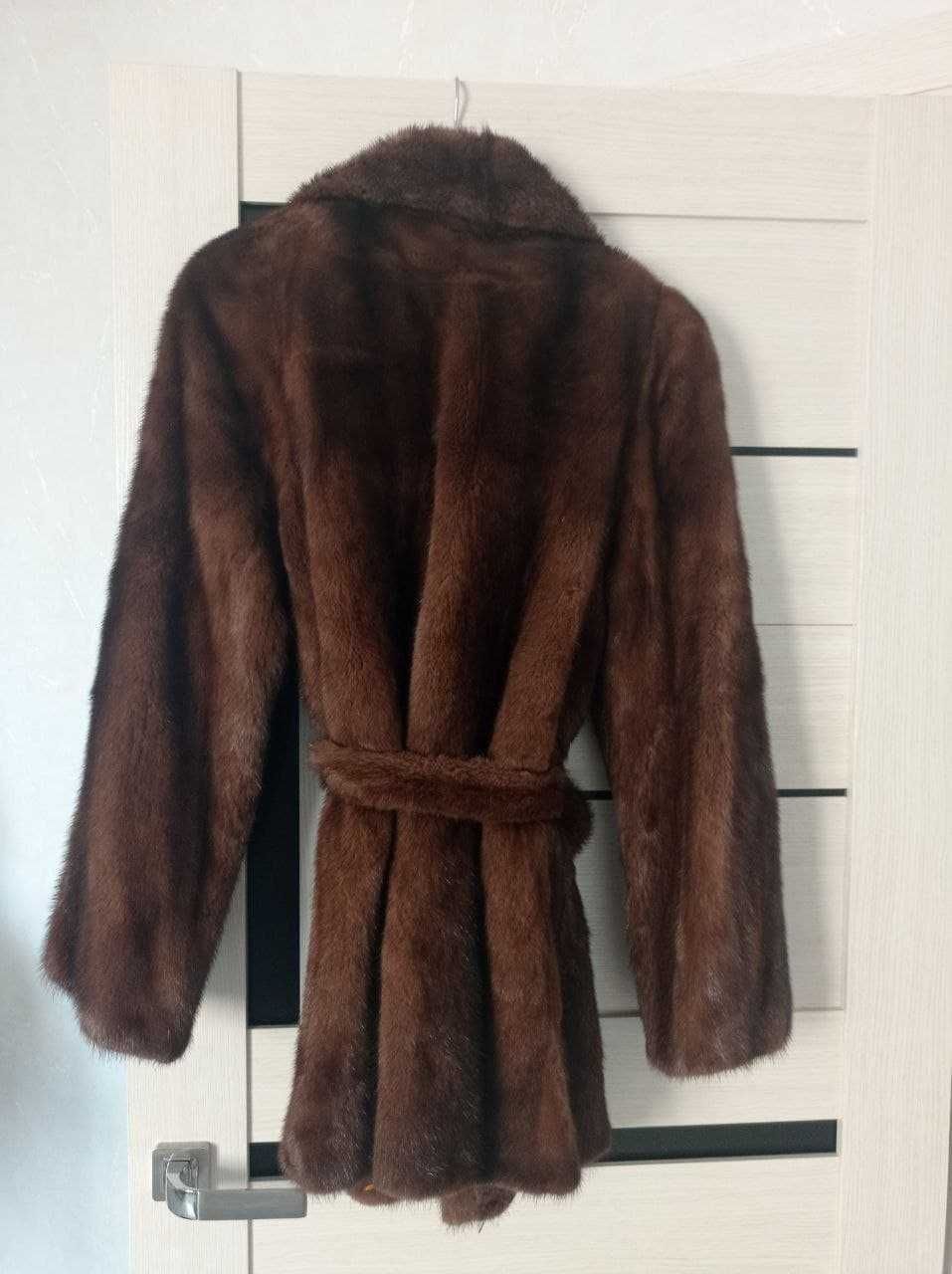 Продам норковую шубу