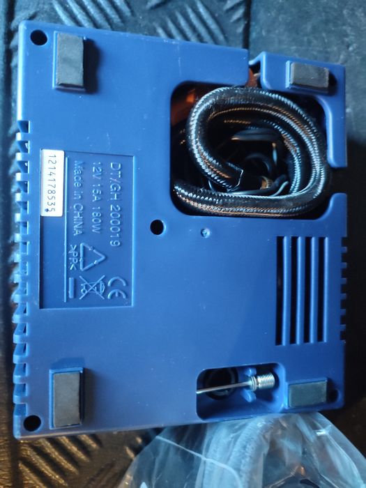 Оригінальні автомобільні насоси різних марок з герметиком