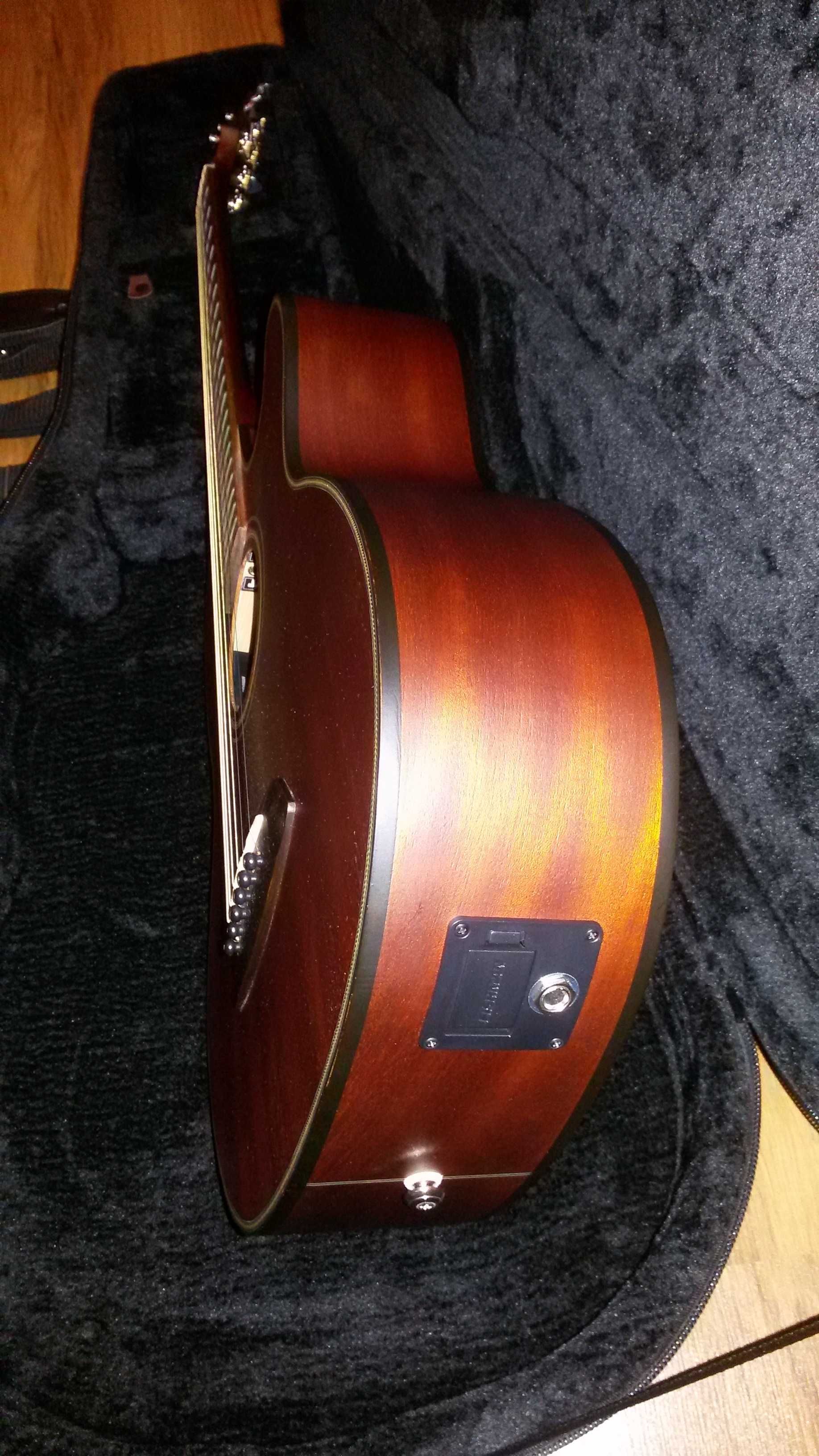 Gitara Elektro-Akustyczna Ibanez z piecykiem Kustom Sienna 30 Pro.