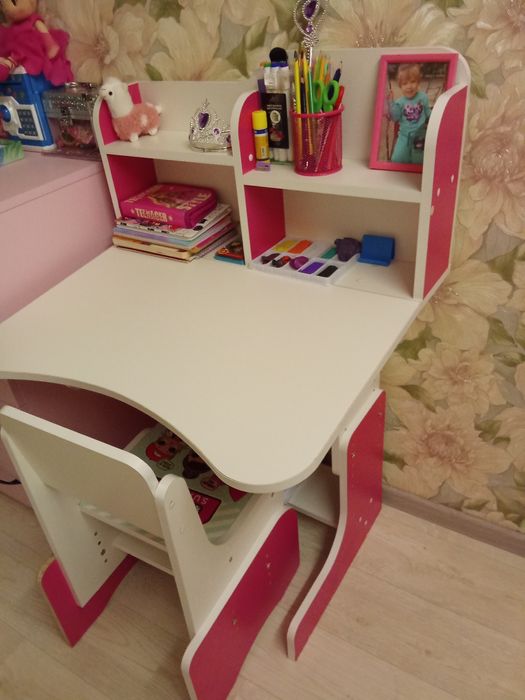 Продам парту растущую со стульчиком