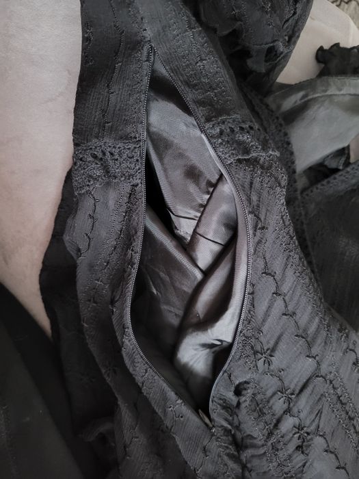 Czarna sukienka z jedwabnej koronki rozmiar 36.