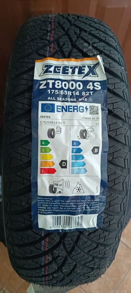 Sprzedam opony całoroczne.