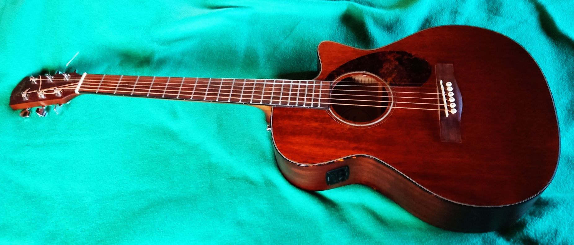 Guitarra Fender CC-60SCE e-acústica como nova