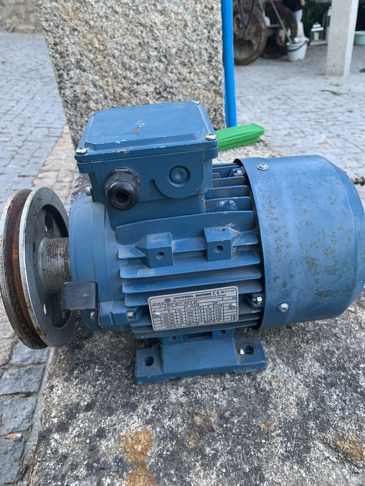 motor elétrico trifásico