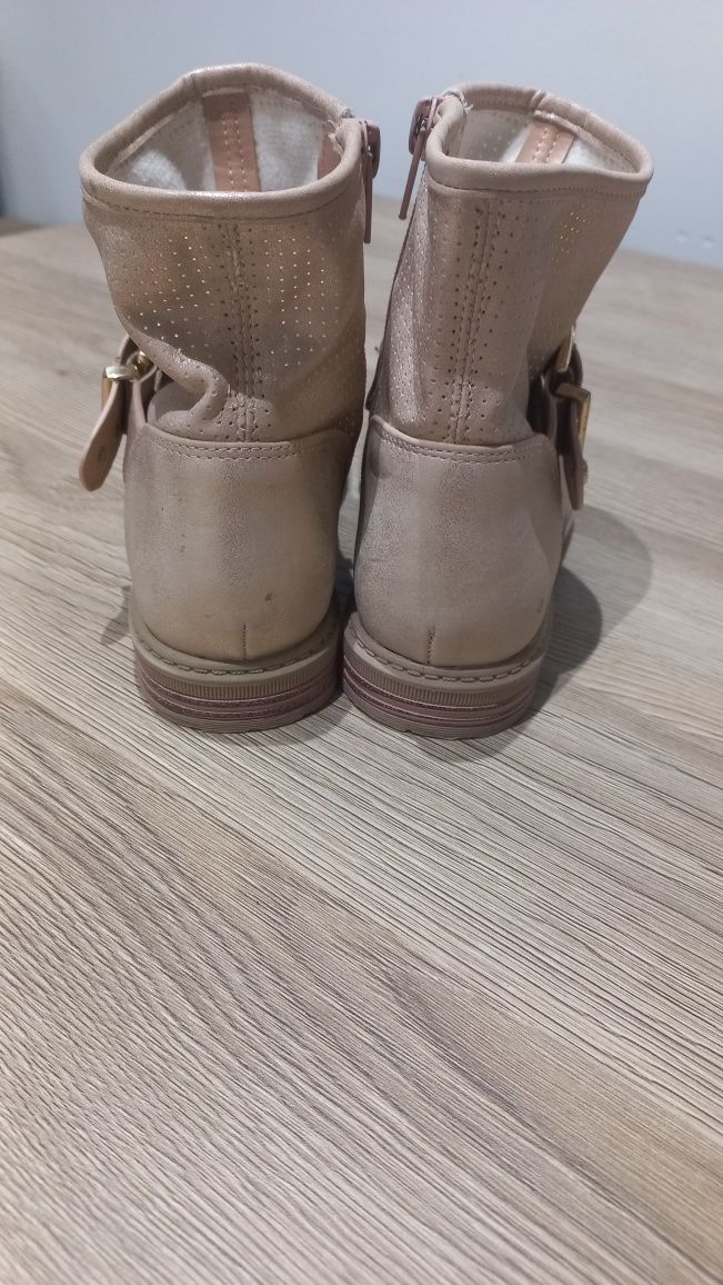 Buty w rozmiarze 32 dla dziewczynki