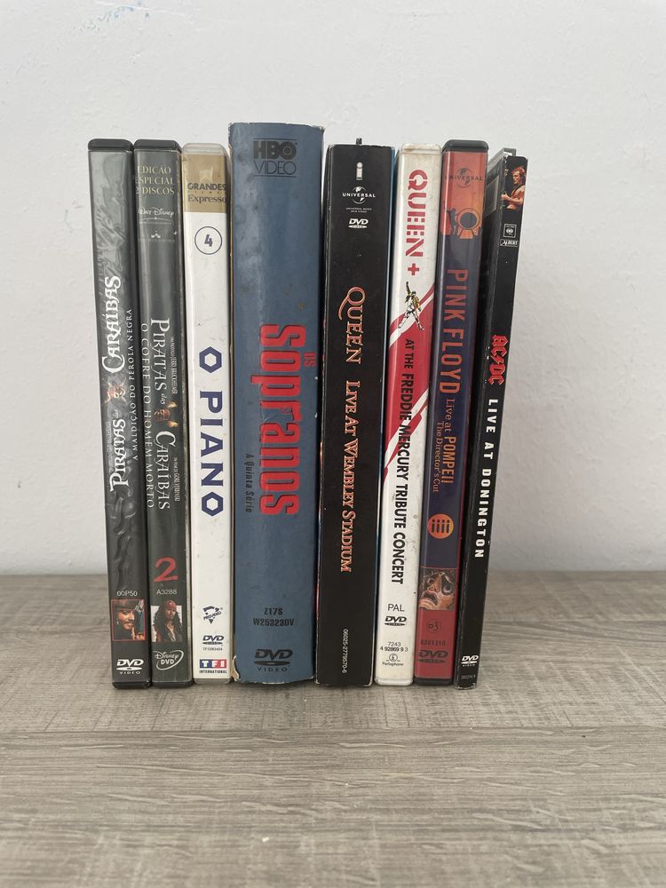DVD de varias series e filmes