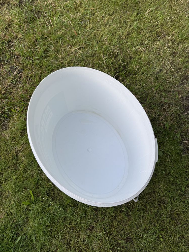 Puste wiadra owalne 25 L