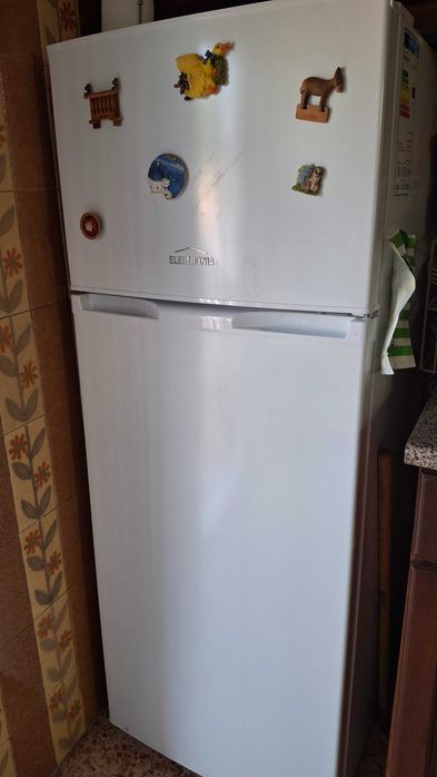 Frigorífico Electronia  2 Portas 143 Cm / 204 L Branco