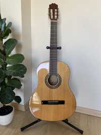 Zestaw Gitara Kirkland 215001 natural + stojak, stroik, futerał