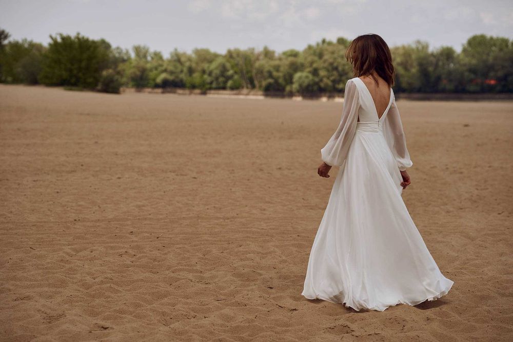 Zwiewna suknia ślubna