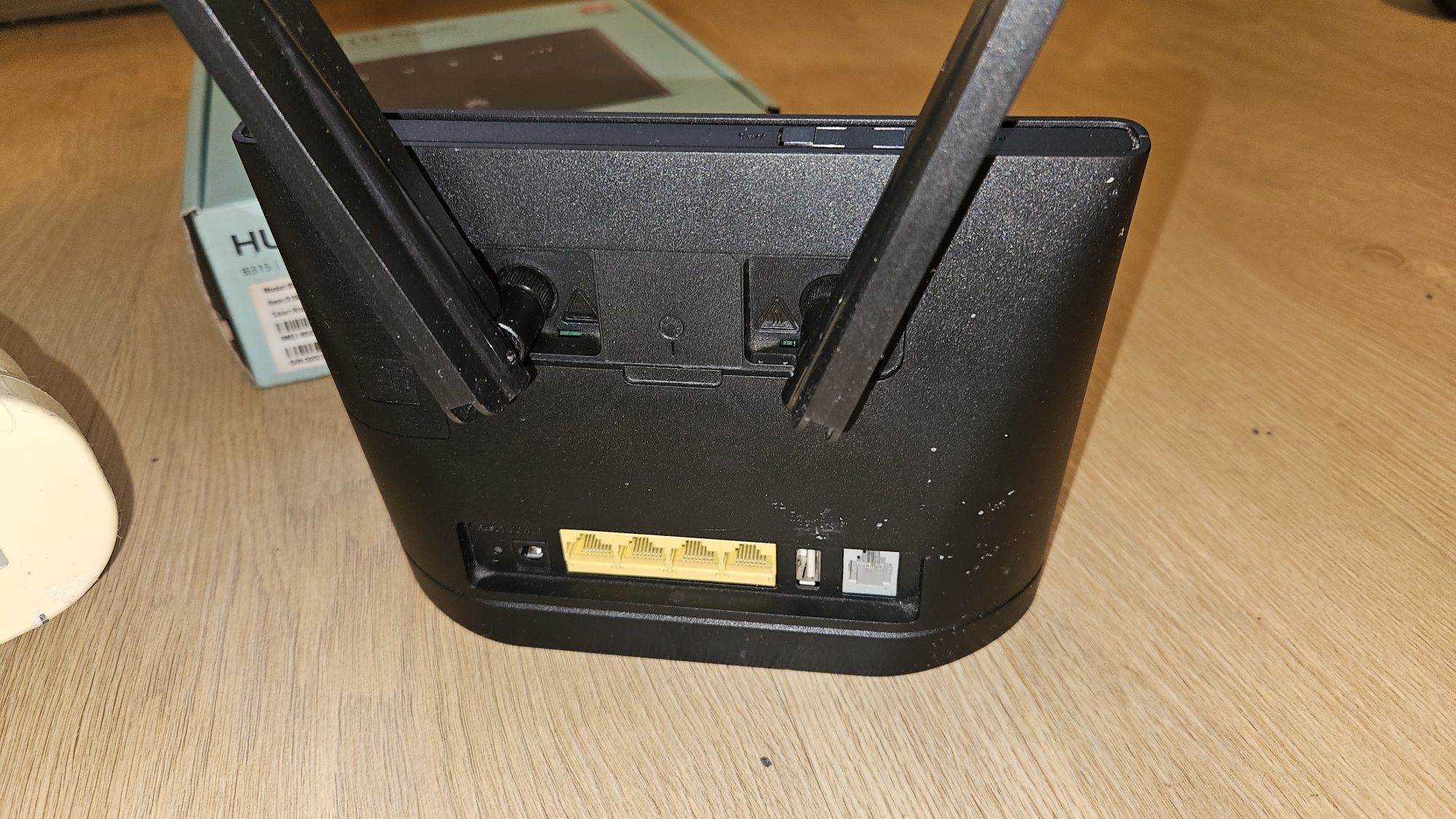 Sprzedam router Huawei B315 z antenami
