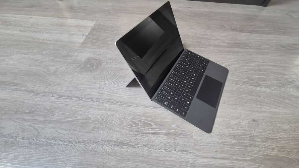 Microsoft surface go dotykowy laptop