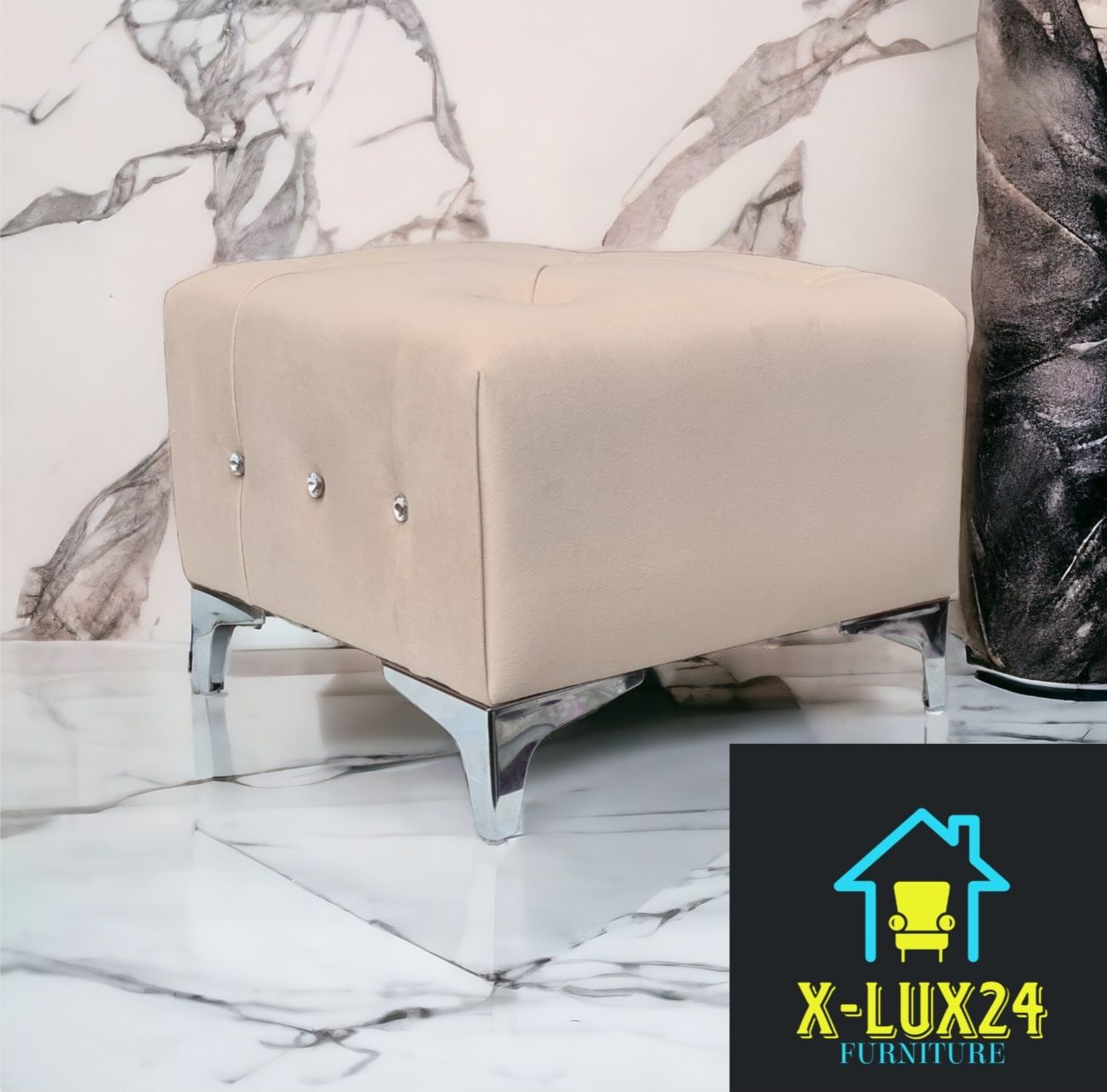 Pufa pikowana Chesterfield kryształ 45/45/42  metalowe nogi podnóżek