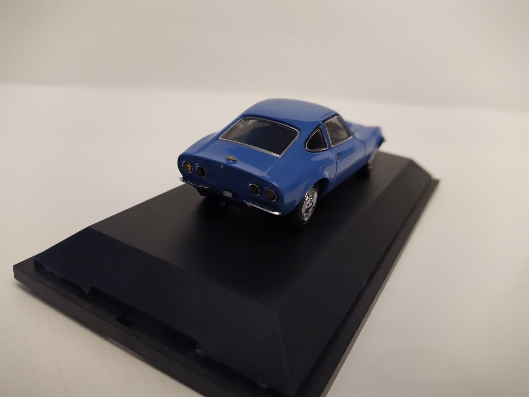 Opel GT Skala 1:43 Schuco