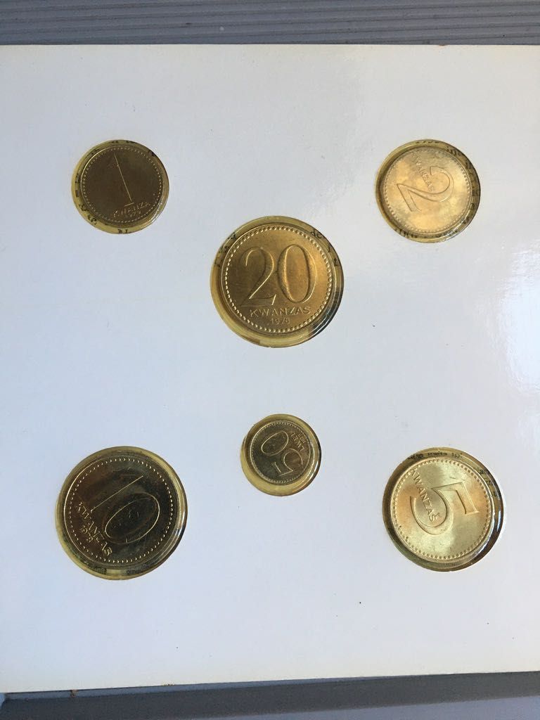 moedas de angola