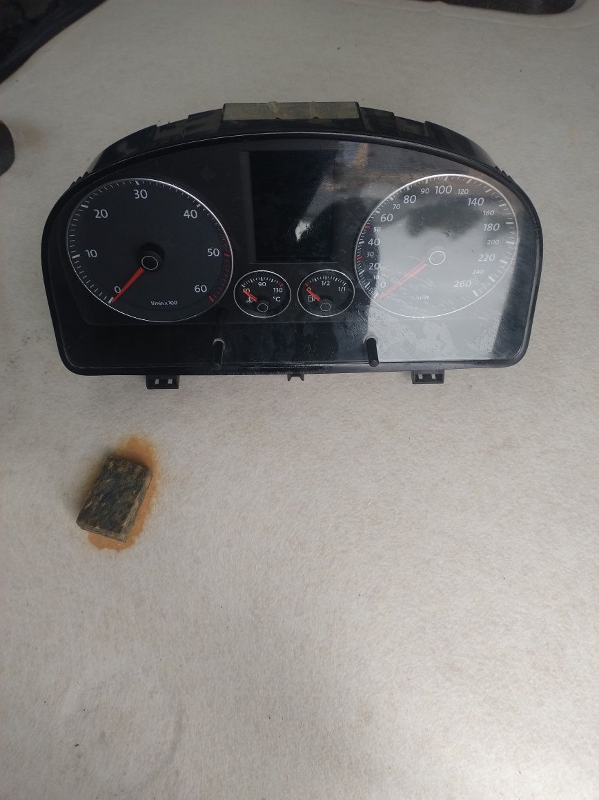 Licznik zegary VW Touran 2.0TDI